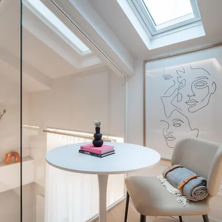 Appartement Design Su 2 Piani Via Della Spiga Milaan
