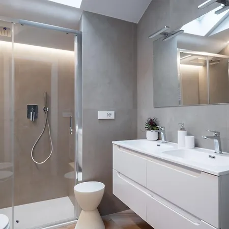 Design Su 2 Piani Via Della Spiga Appartement Milaan