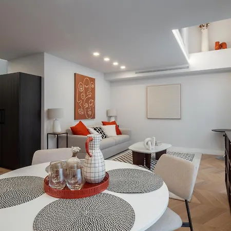Appartement Design Su 2 Piani Via Della Spiga Milaan